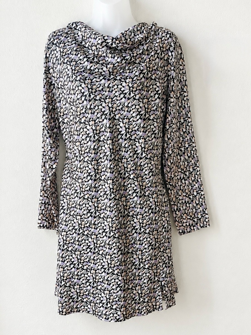 ASTR Cowl Neck Long Sleeve Open Back Shift Dress in Black, Cream and Lavender L